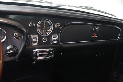 1968 Aston Martin DB6 Base
