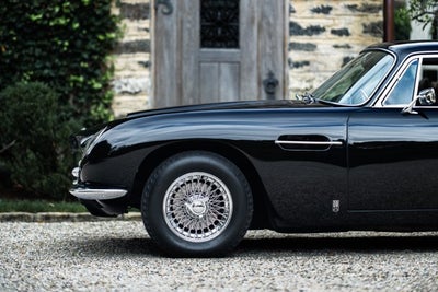 1968 Aston Martin DB6 Base