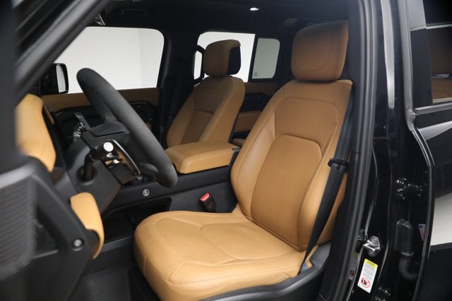 2024 Land Rover Defender 110 V8 P525