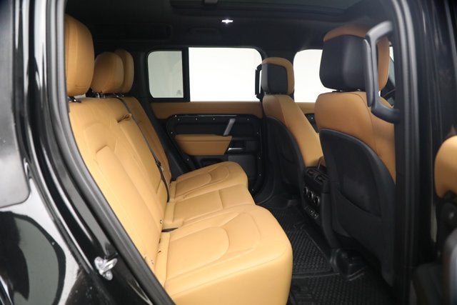 2024 Land Rover Defender 110 V8 P525
