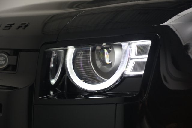2024 Land Rover Defender 110 V8 P525