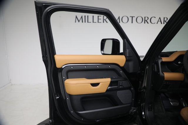 2024 Land Rover Defender 110 V8 P525