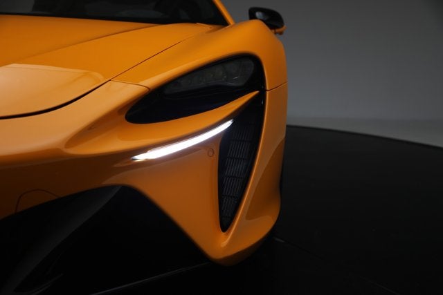2024 McLaren Artura Performance