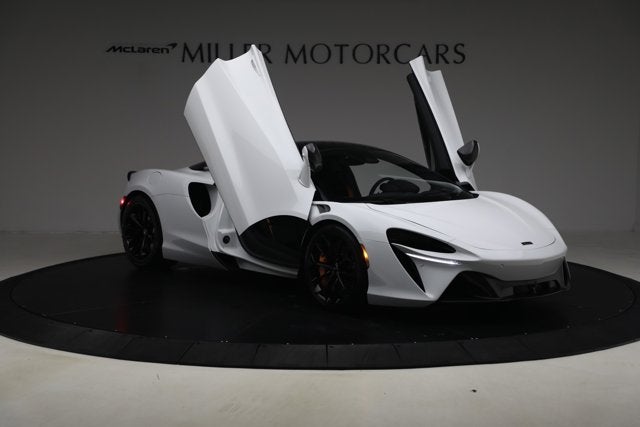 2023 McLaren Artura Base