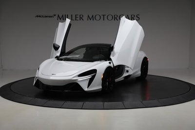 2023 McLaren Artura TechLux