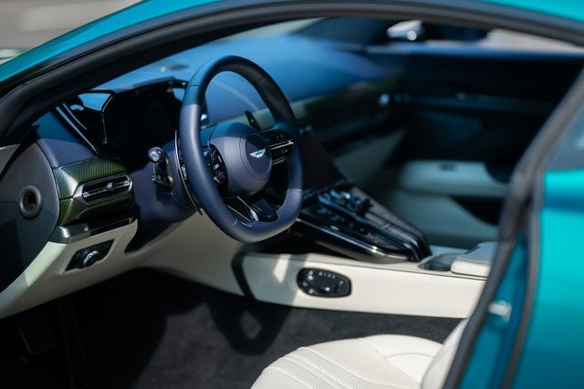 2025 Aston Martin Vantage Base