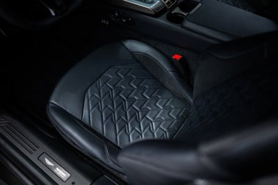 2025 Aston Martin Vanquish Base