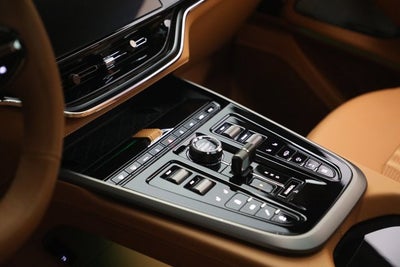 2025 Aston Martin DBX 707