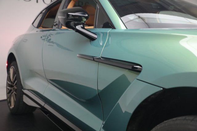 2025 Aston Martin DBX 707