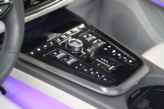 2025 Aston Martin DBX 707