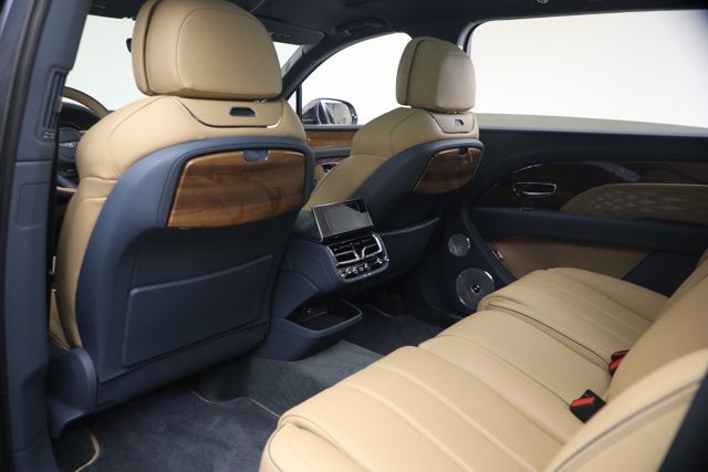 2026 Bentley Bentayga EWB Azure V8