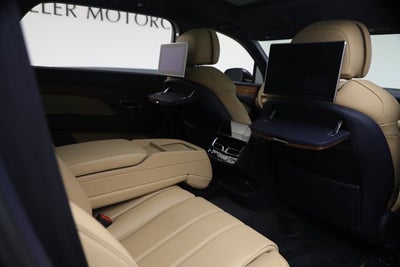 2024 Bentley Bentayga EWB V8