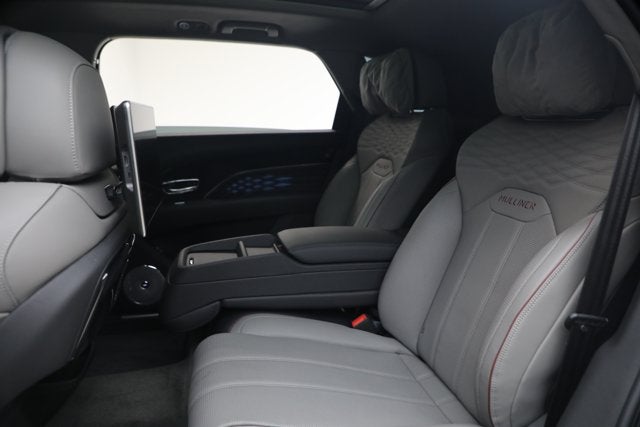 2024 Bentley Bentayga EWB Mulliner V8