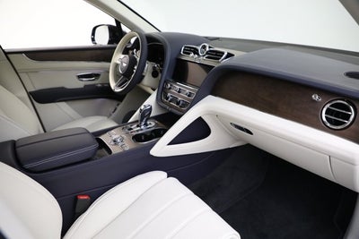 2024 Bentley Bentayga EWB V8