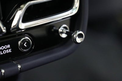 2024 Bentley Bentayga EWB V8