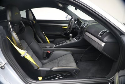 2016 Porsche Cayman GT4