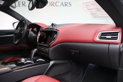 2022 Maserati Ghibli Modena Q4