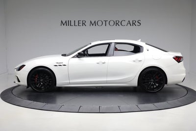 2022 Maserati Ghibli Modena Q4