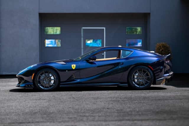 2022 Ferrari 812 Competizione Base