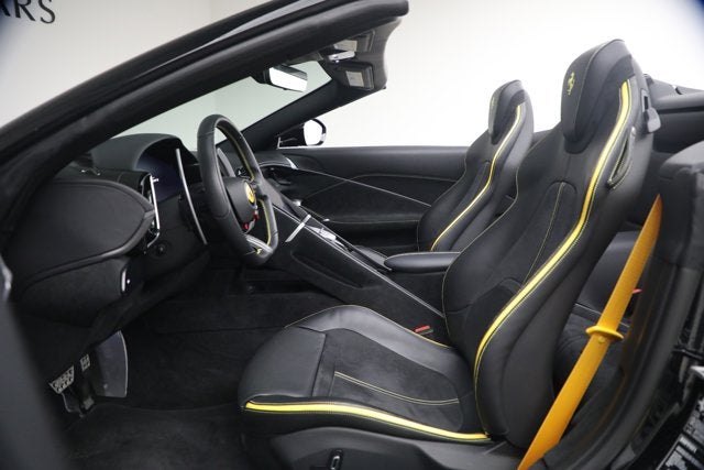 2025 Ferrari Roma Spider Base